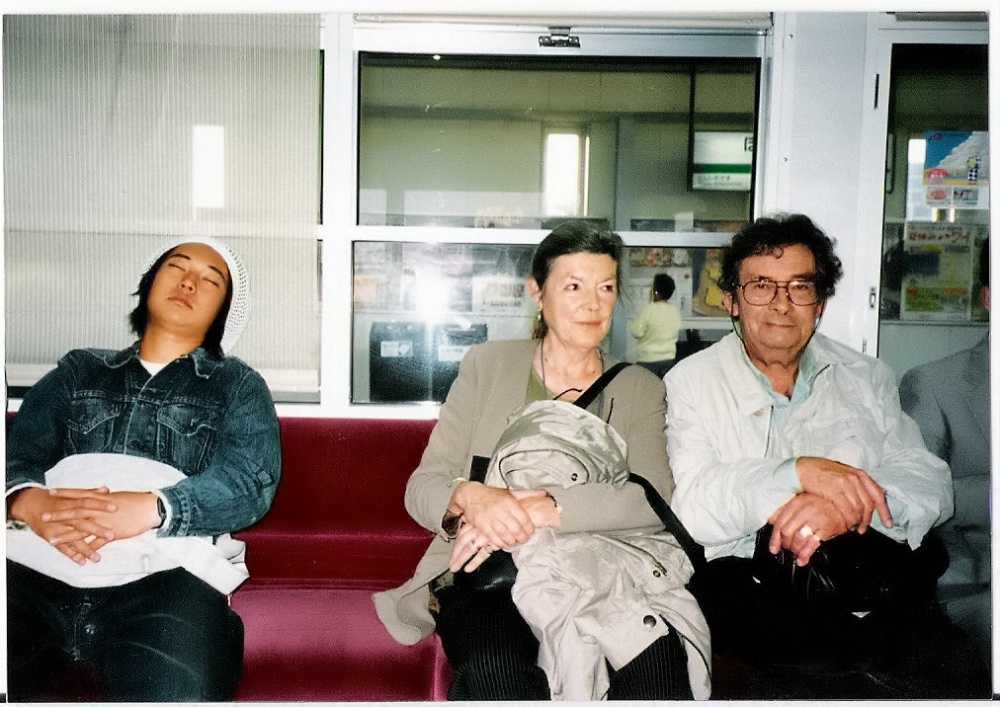 Eliane e Nicolas Bouvier in treno a Matsushima, il 17 giugno 1997.